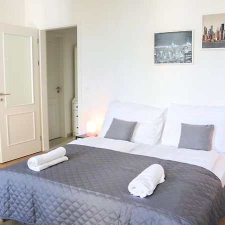 Rose Suites And Rooms Prague Ngoại thất bức ảnh