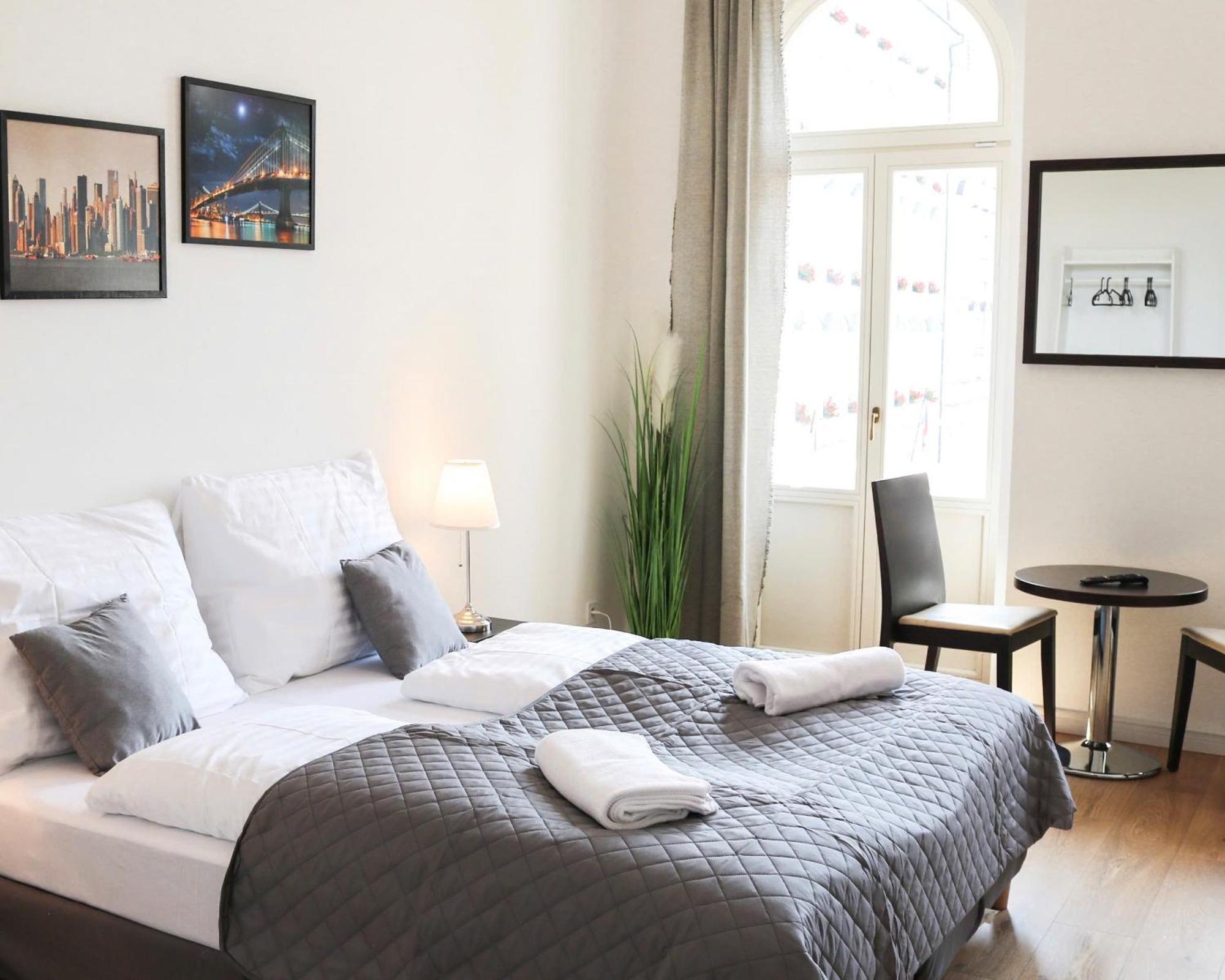 Rose Suites And Rooms Prague Ngoại thất bức ảnh