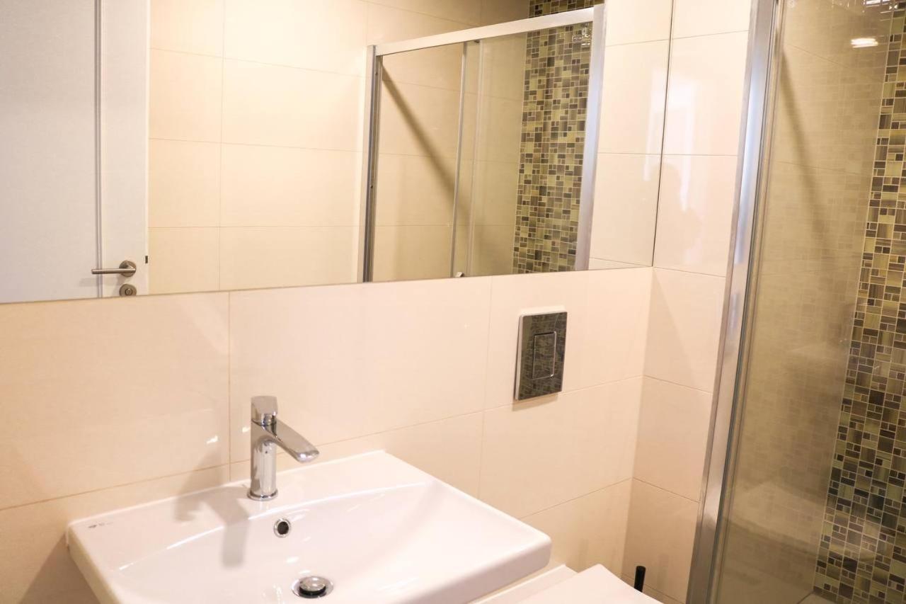 Rose Suites And Rooms Prague Ngoại thất bức ảnh